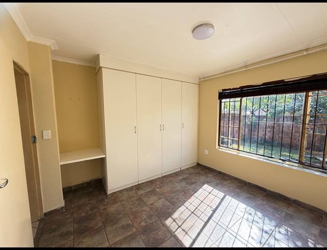 2 BEDROOM TOWNHOUSE FOR SALE IN ANDEON
